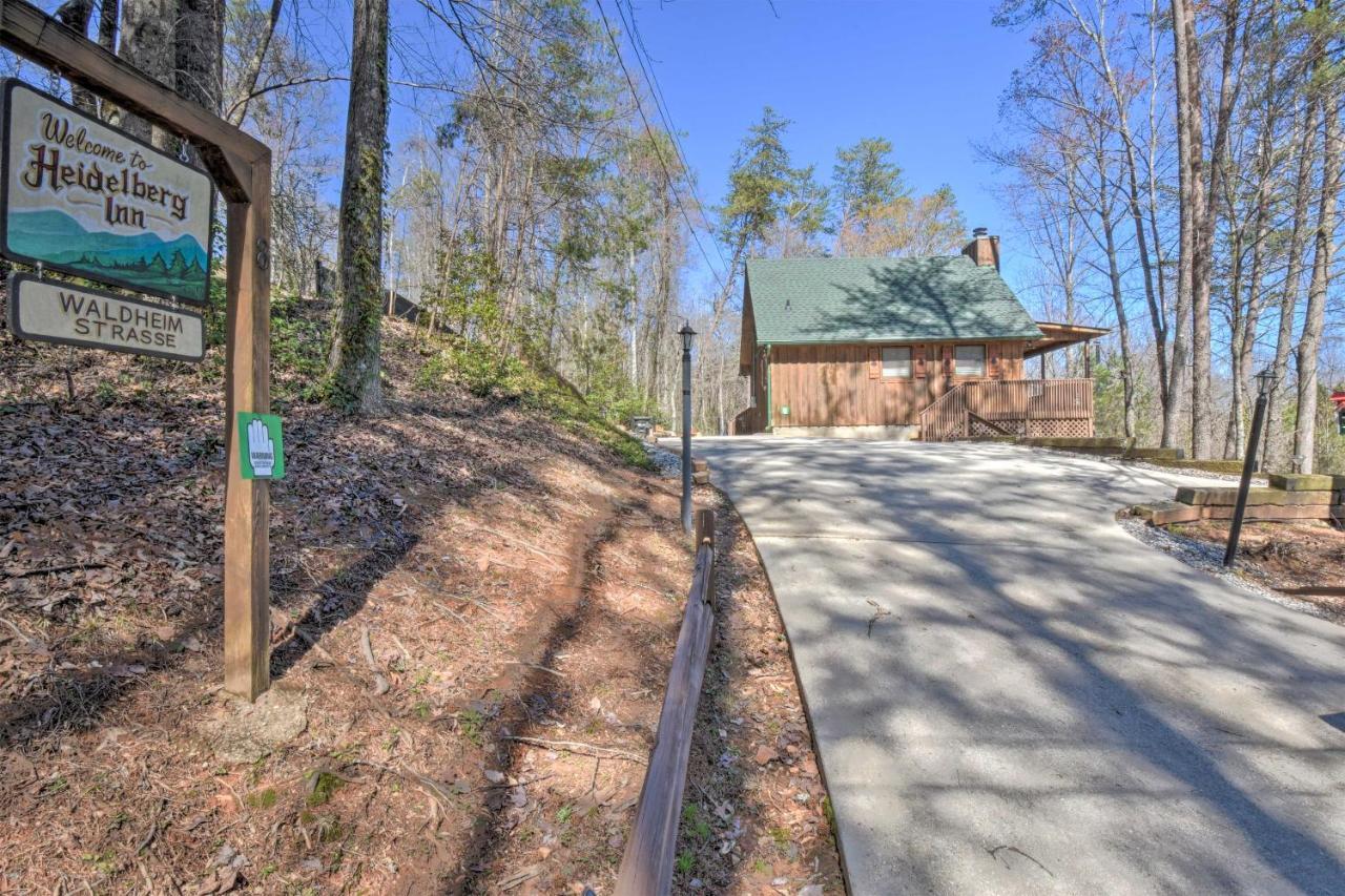 Helen Cabin With Deck And Hot Tub Less Than Half Mi To Main St 외부 사진