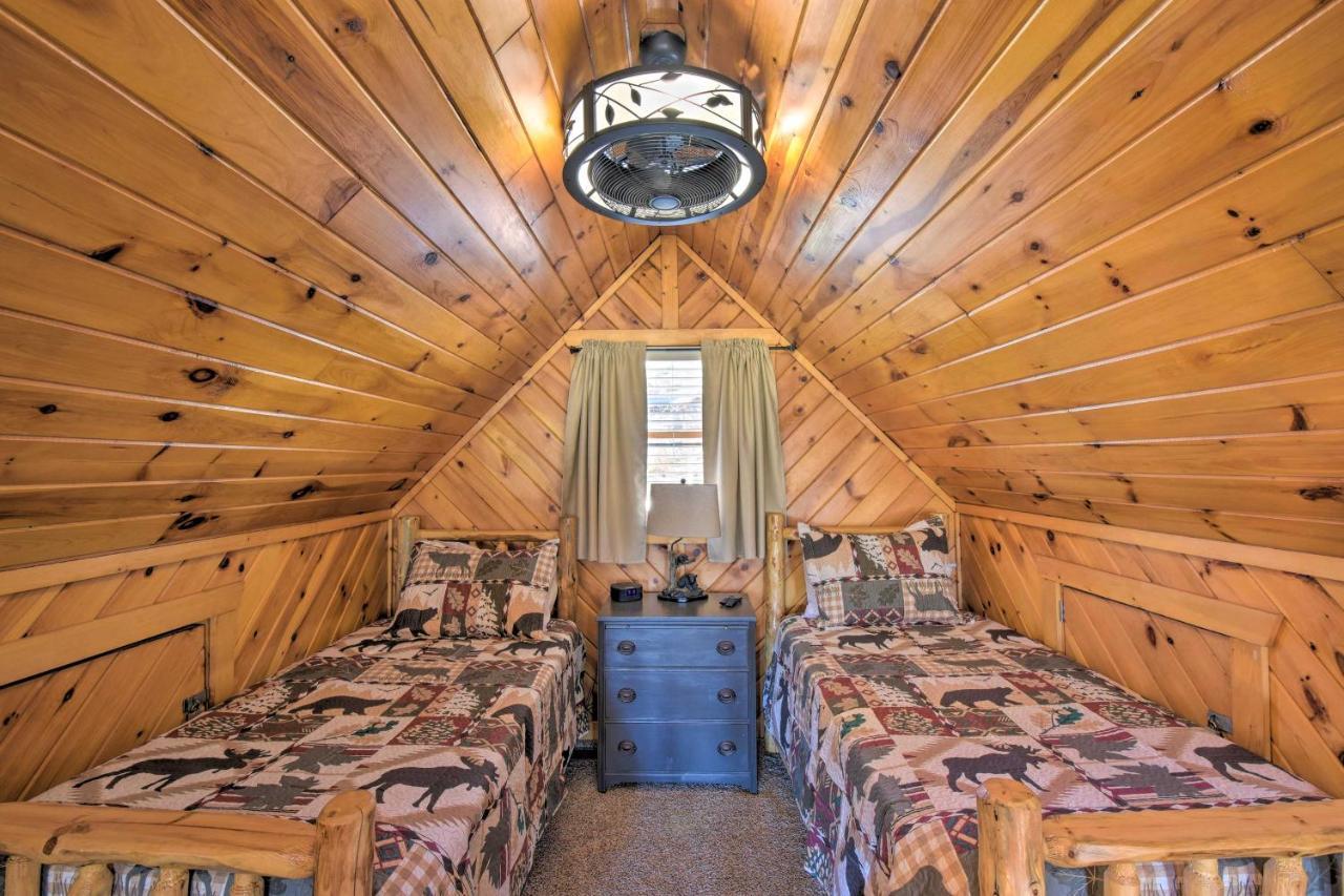 Helen Cabin With Deck And Hot Tub Less Than Half Mi To Main St 외부 사진