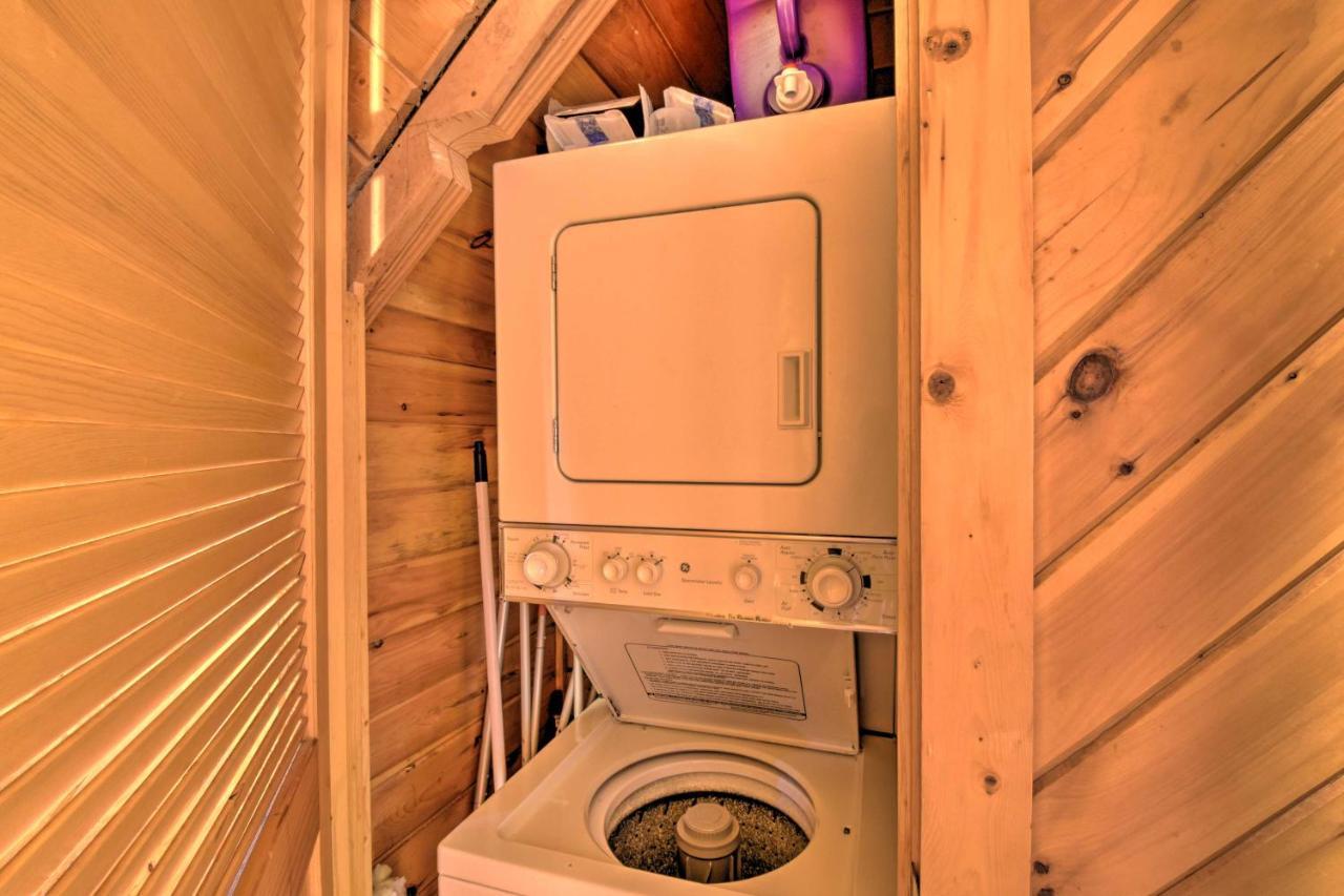 Helen Cabin With Deck And Hot Tub Less Than Half Mi To Main St 외부 사진